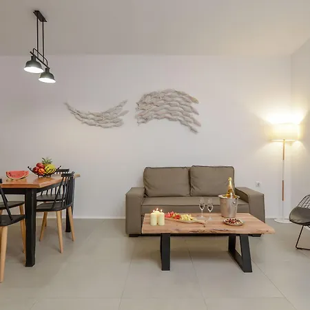 Naxos Finest & Отель