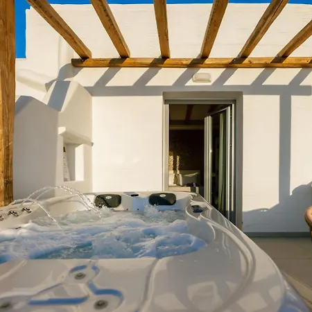 Naxos Finest & Hotel